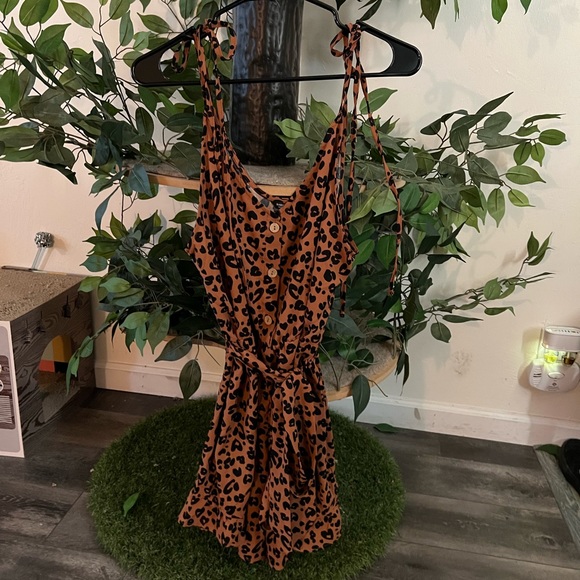 🌟SALE🌟 NEVER WORN Shein Curve Leopard Print Romper - Picture 8 of 8